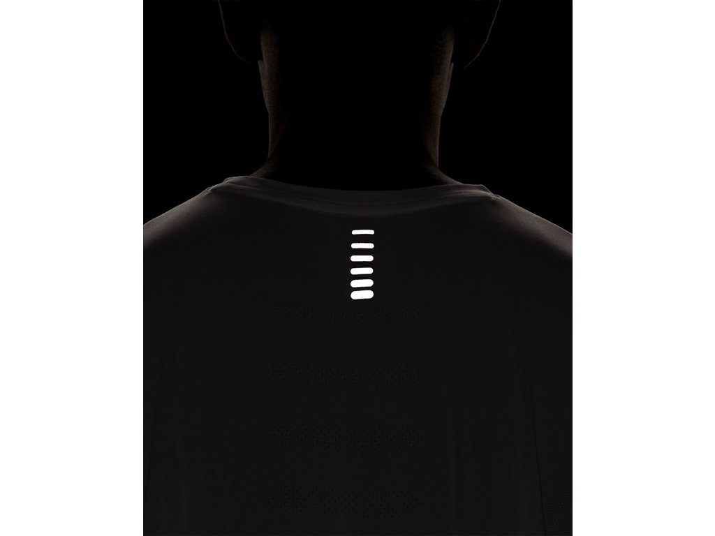 Under Armour Mens UA Seamless Stride Long Sleeve - Engineered Mesh Ventilation