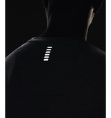 Under Armour Mens UA Seamless Stride Long Sleeve - Engineered Mesh Ventilation